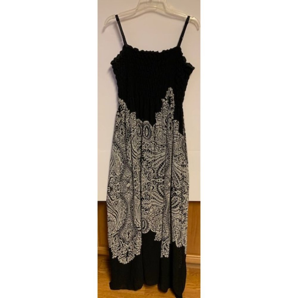 Beautiful Black and White Maxi dress with adjustable straps